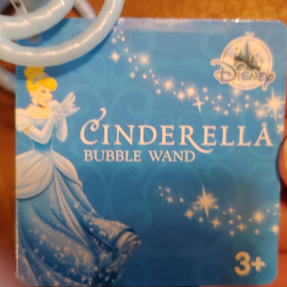 Last One Disney Cinderella carriage bubble blower - Picture 3 of 4